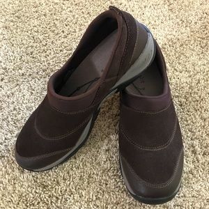 EUC Easy Spirit Brown Leather Slip-On Walking Shoes, Size 9.